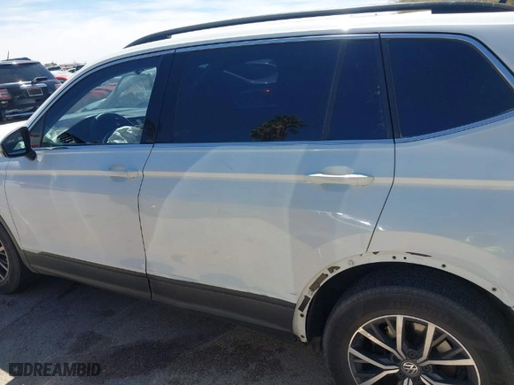 2019 Volkswagen Tiguan SE with VIN 3VV2B7AX1KM092616, listed as a IAAI auction lot 41868660 with 147,419 mi miles. Bid and sale history available at carsss.com. Image 14.