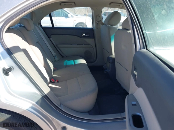 2011 Ford Fusion Hybrid with VIN 3FADP0L38BR302907, listed as a IAAI auction lot 41805491 with 197,453 mi miles. Bid and sale history available at carsss.com. Image 8.