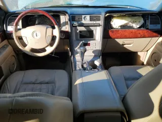 2005 Lincoln Navigator Luxury with VIN 5LMFU28525LJ02909, listed as a Copart auction lot 42960125 with 0 mi miles and Salvage Title. Bid and sale history available at carsss.com. Image 8.