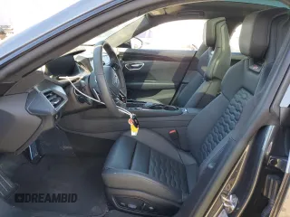 2024 Audi RS e-tron GT z VIN WAUBHBFW6R7900069, wystawiony jako Copart lot #46237645 z przebiegiem 2674 mil mil oraz Szkody całkowita. Historia ofert i sprzedaży dostępna na DreamBid. Obrazek 7.