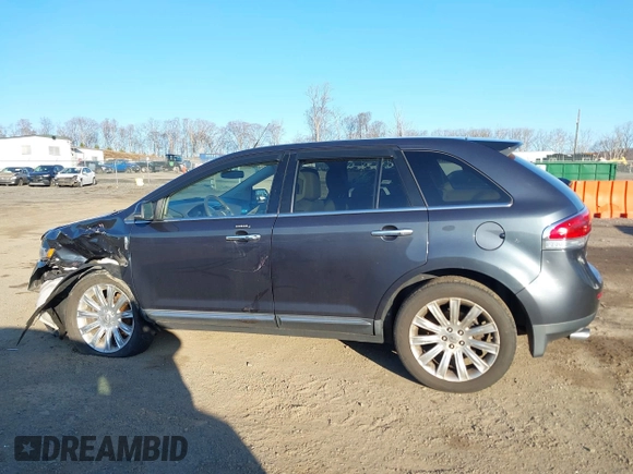 2013 Lincoln MKX with VIN 2LMDJ8JK1DBL28495, listed as a IAAI auction lot 41900565 with 132,511 mi miles. Bid and sale history available at carsss.com. Image 14.