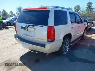 2008 Cadillac Escalade with VIN 1GYEC63818R224347, listed as a IAAI auction lot 41751039 with 240,110 mi miles. Bid and sale history available at carsss.com. Image 4.