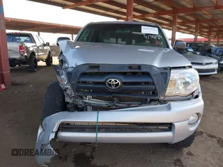 2008 Toyota Tacoma z VIN 5TEUU42N28Z563570, wystawiony jako IAAI lot #42193035 z przebiegiem 226 673 mil mil oraz . Historia ofert i sprzedaży dostępna na DreamBid. Obrazek 12.