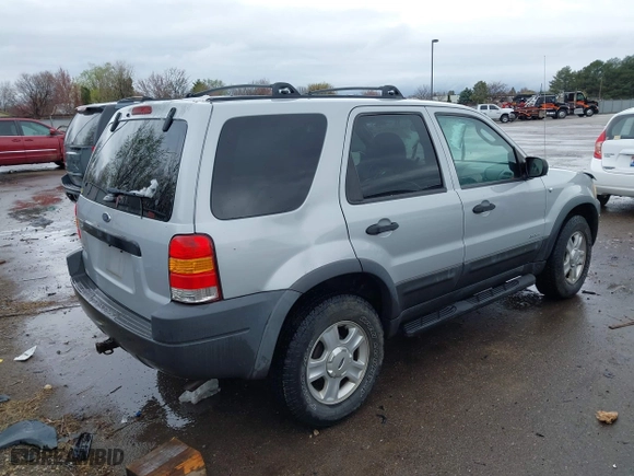 2002 Ford Escape Limited with VIN 1FMCU04152KA38640, listed as a IAAI auction lot 41895674 with 106,449 mi miles. Bid and sale history available at carsss.com. Image 4.
