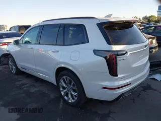 2020 Cadillac XT6 AWD Sport z VIN 1GYKPGRS3LZ197788, wystawiony jako IAAI lot #41334435 z przebiegiem 108 688 mil mil oraz . Historia ofert i sprzedaży dostępna na DreamBid. Obrazek 3.