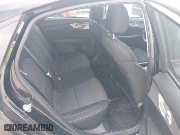 2023 Kia Forte LXS z VIN 3KPF24AD4PE627976, wystawiony jako IAAI lot #41540833 z przebiegiem 18 748 mil mil oraz . Historia ofert i sprzedaży dostępna na DreamBid. Obrazek 8.