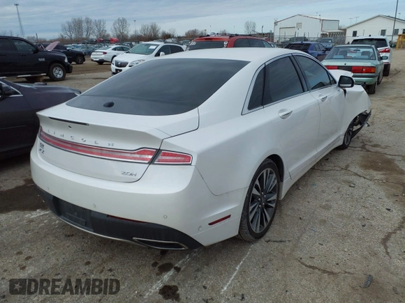 2019 Lincoln MKZ Hybrid Reserve II z VIN 3LN6L5MU1KR631351, wystawiony jako IAAI lot #41522333 z przebiegiem 82 839 mil mil oraz . Historia ofert i sprzedaży dostępna na DreamBid. Obrazek 4.