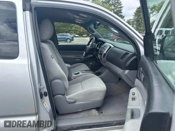 2010 Toyota Tacoma z VIN 5TEUU4EN8AZ748031, wystawiony jako IAAI lot #42313462 z przebiegiem 293 983 mil mil oraz . Historia ofert i sprzedaży dostępna na DreamBid. Obrazek 5.