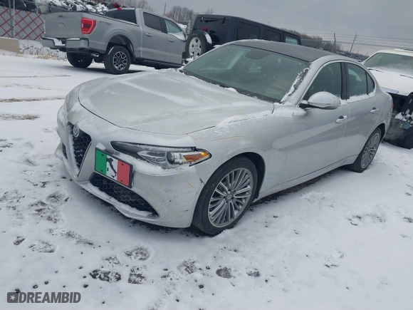 2017 Alfa Romeo Giulia Ti with VIN ZARFAEEN5H7554944, listed as a IAAI auction lot 41359746 with 71,844 mi miles. Bid and sale history available at carsss.com. Image 17.