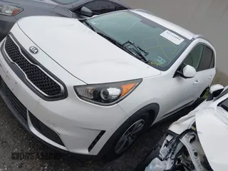 2017 Kia Niro FE with VIN KNDCB3LC2H5085064, listed as a IAAI auction lot 41532004 with 147,057 mi miles. Bid and sale history available at carsss.com. Image 18.