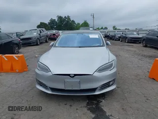 2017 Tesla Model S 100D с VIN 5YJSA1E28HF199687, выставлен на аукционе IAAI как лот 42353657 с пробегом 68 533 миль миль и . История ставок и продаж доступна на DreamBid. Изображение 12.
