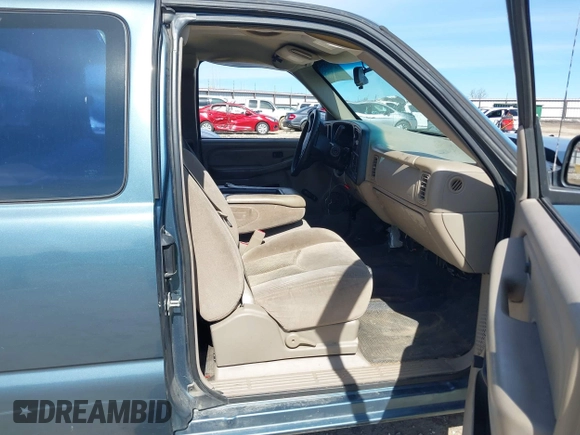 2006 Chevrolet Silverado 1500 Work Truck with VIN 1GCEC19X86Z167990, listed as a IAAI auction lot 41730563 with 165,088 mi miles. Bid and sale history available at carsss.com. Image 5.