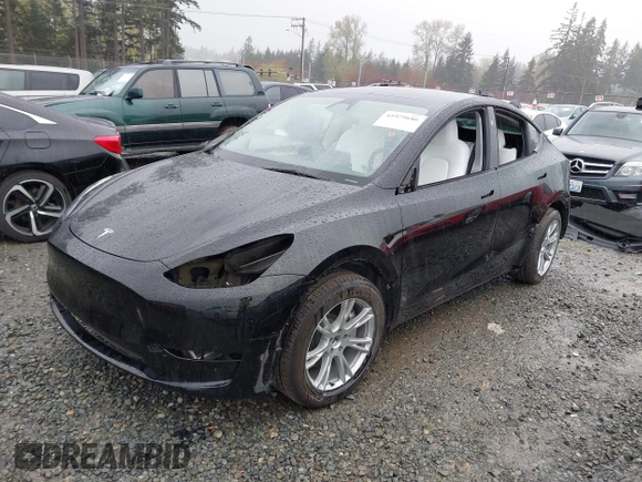 2024 Tesla Model Y Long Range z VIN 7SAYGDEE4RF014480, wystawiony jako IAAI lot #41979686 z przebiegiem 13 829 mil mil oraz . Historia ofert i sprzedaży dostępna na DreamBid. Obrazek 20.