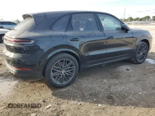 2024 Porsche Cayenne with VIN WP1AA2AY9RDA07583, listed as a Copart auction lot 84632814 with 5,260 mi miles and Salvage title. Bid and sale history available at DreamBid. Image 3.