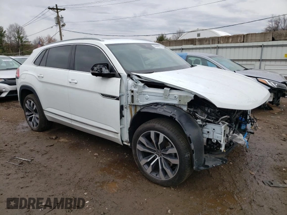 2021 Volkswagen Atlas SEL Premium R-Line with VIN 1V2FE2CA2MC206046, listed as a Copart auction lot 44449843 with 13,805 mi miles and Salvage title. Bid and sale history available at DreamBid. Image 4.