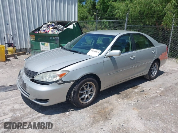 2002 Toyota Camry LE z VIN 4T1BE32K02U630523, wystawiony jako IAAI lot #42330724 z przebiegiem 138 459 mil mil oraz . Historia ofert i sprzedaży dostępna na DreamBid. Obrazek 2.