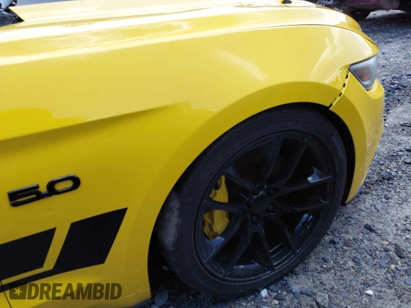 2015 Ford Mustang GT Premium z VIN 1FATP8FF9F5323726, wystawiony jako IAAI lot #42479740 z przebiegiem 68 581 mil mil oraz . Historia ofert i sprzedaży dostępna na DreamBid. Obrazek 14.