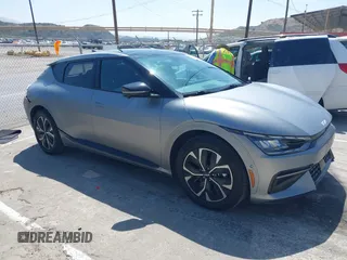 2023 Kia EV6 GT-Line z VIN KNDC44LA6P5118533, wystawiony jako IAAI lot #42146435 z przebiegiem 52 230 mil mil oraz . Historia ofert i sprzedaży dostępna na DreamBid. Obrazek 1.