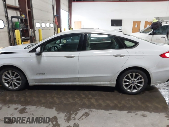 2019 Ford Fusion SE with VIN 3FA6P0LUXKR188040, listed as a IAAI auction lot 41079252 with 113,667 mi miles and . Bid and sale history available at carsss.com. Image 14.