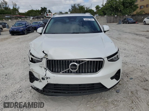 2024 Volvo XC40 Plus Bright Theme z VIN YV4L12UE7R2283166, wystawiony jako Copart lot #54067355 z przebiegiem 2 749 mil mil oraz Szkoda całkowita • Salvage title. Historia ofert i sprzedaży dostępna na DreamBid. Obrazek 5.