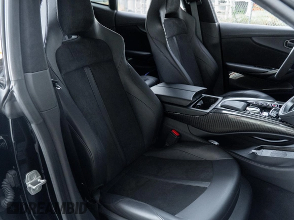 2022 Aston Martin DBX z VIN SD7VUJAW9NTV05320, wystawiony jako Copart lot #60103705 z przebiegiem 9 231 mil mil oraz Szkoda całkowita • Salvage title. Historia ofert i sprzedaży dostępna na DreamBid. Obrazek 5.