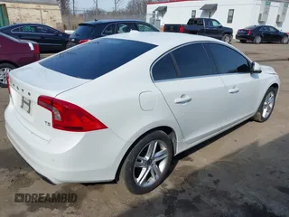 2014 Volvo S60 T5 z VIN YV1612FS0E2283405, wystawiony jako IAAI lot #38849477 z przebiegiem 108 473 mil mil oraz . Historia ofert i sprzedaży dostępna na DreamBid. Obrazek 4.