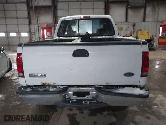 2006 Ford F-250 XL z VIN 1FTSW21556EC56627, wystawiony jako IAAI lot #41587563 z przebiegiem 201 723 mil mil oraz . Historia ofert i sprzedaży dostępna na DreamBid. Obrazek 16.