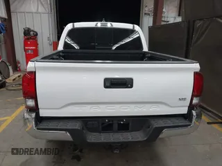 2023 Toyota Tacoma SR5 z VIN 3TYAZ5CN9PT030723, wystawiony jako IAAI lot #41607535 z przebiegiem 40 215 mil mil oraz . Historia ofert i sprzedaży dostępna na DreamBid. Obrazek 17.
