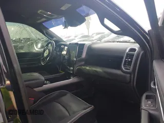 2021 Ram 2500 Laramie z VIN 3C6UR5FL7MG590681, wystawiony jako IAAI lot #41679165 z przebiegiem 28 482 mil mil oraz . Historia ofert i sprzedaży dostępna na DreamBid. Obrazek 5.