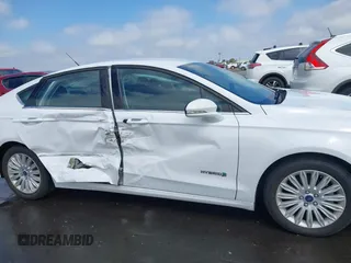 2016 Ford Fusion SE Hybrid with VIN 3FA6P0LU7GR397310, listed as a IAAI auction lot 42075891 with 124,879 mi miles. Bid and sale history available at carsss.com. Image 13.