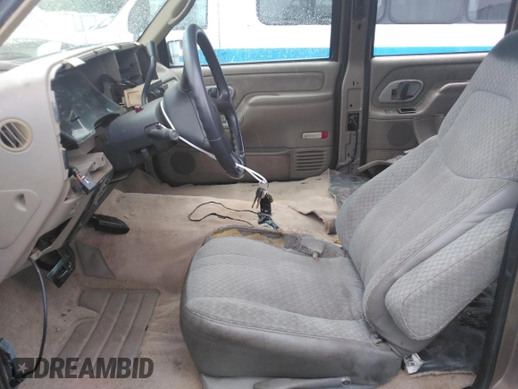 1996 GMC Sierra 1500 with VIN 1GTHC33J4TF010466, listed as a Copart auction lot 48392195 with 143,267 mi miles and Salvage Title. Bid and sale history available at DreamBid. Image 7.