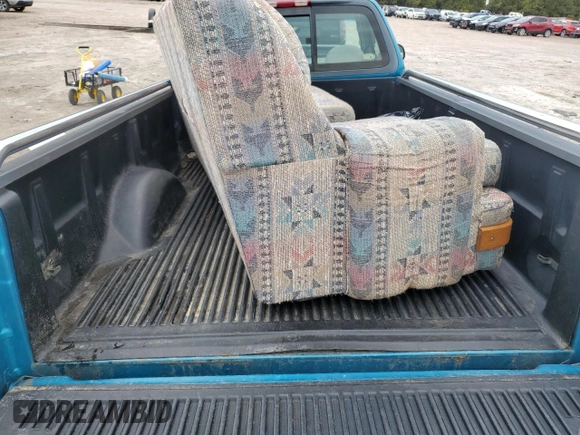 1998 Ford F-150 z VIN 1FTDF17W2WNA09312, wystawiony jako Copart lot #48290845 z przebiegiem 167 417 mil mil oraz Szkoda całkowita • Salvage title. Historia ofert i sprzedaży dostępna na DreamBid. Obrazek 10.