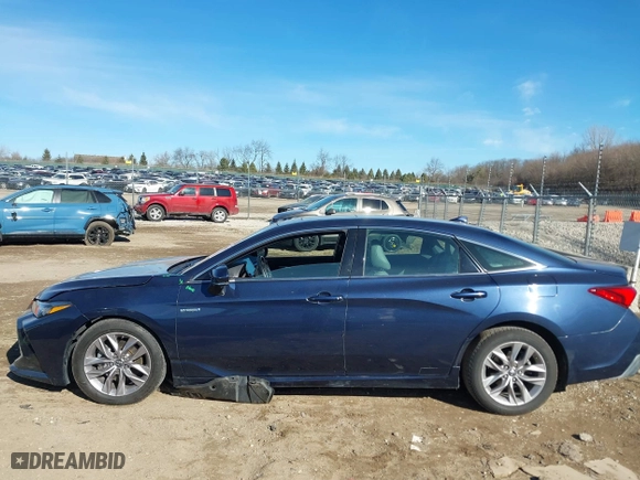2019 Toyota Avalon Hybrid Limited with VIN 4T1B21FB0KU003585, listed as a IAAI auction lot 41430671 with 46,104 mi miles. Bid and sale history available at carsss.com. Image 14.