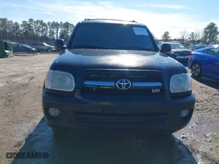 2006 Toyota Sequoia Limited with VIN 5TDBT48AX6S263316, listed as a IAAI auction lot 41559979 with 401,207 mi miles. Bid and sale history available at carsss.com. Image 12.
