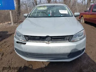 2011 Volkswagen Jetta Sedan SE w/Convenience with VIN 3VWDX7AJ7BM397278, listed as a IAAI auction lot 41653172 with 154,607 mi miles. Bid and sale history available at carsss.com. Image 12.