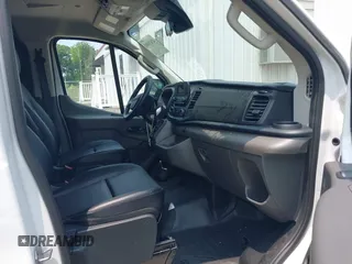 2024 Ford Transit Cargo z VIN 1FTBW1Y85RKA00455, wystawiony jako IAAI lot #42436443 z przebiegiem 8 015 mil mil oraz . Historia ofert i sprzedaży dostępna na DreamBid. Obrazek 5.