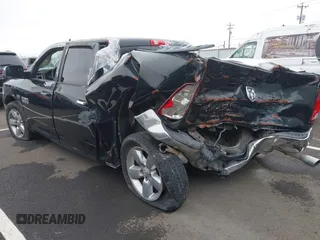 2017 Ram 1500 Big Horn z VIN 3C6RR6LT1HG789439, wystawiony jako IAAI lot #39430528 z przebiegiem 103 028 mil mil oraz . Historia ofert i sprzedaży dostępna na DreamBid. Obrazek 3.