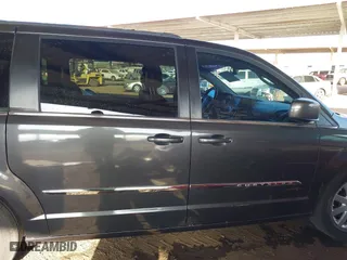 2016 Chrysler Town & Country Touring with VIN 2C4RC1BG8GR165373, listed as a IAAI auction lot 41179191 with 81,703 mi miles. Bid and sale history available at carsss.com. Image 13.