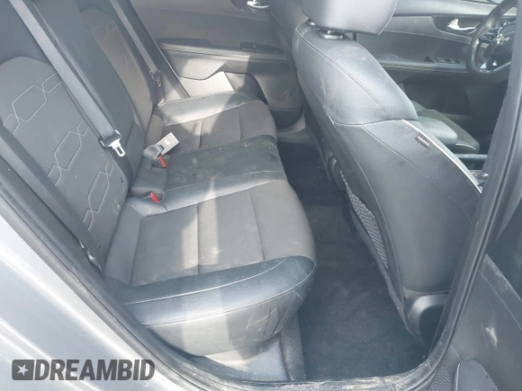 2023 Kia Forte GT-Line z VIN 3KPF54ADXPE665459, wystawiony jako IAAI lot #42102849 z przebiegiem 31 554 mil mil oraz . Historia ofert i sprzedaży dostępna na DreamBid. Obrazek 8.