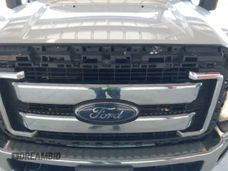 2015 Ford F-250 XLT z VIN 1FT7X2B60FEC27921, wystawiony jako IAAI lot #41962970 z przebiegiem 316 909 mil mil oraz . Historia ofert i sprzedaży dostępna na DreamBid. Obrazek 6.