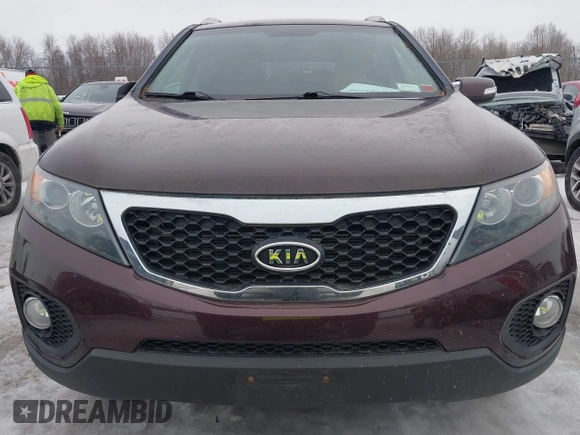 2012 Kia Sorento LX with VIN 5XYKTDA27CG286497, listed as a IAAI auction lot 41644275 with 172,913 mi miles. Bid and sale history available at carsss.com. Image 6.