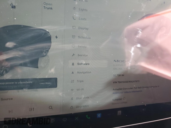 2024 Tesla Model Y Long Range z VIN 7SAYGDEE1RA247973, wystawiony jako Copart lot #45679205 z przebiegiem 22 739 mil mil oraz Szkoda całkowita • Salvage title. Historia ofert i sprzedaży dostępna na DreamBid. Obrazek 9.