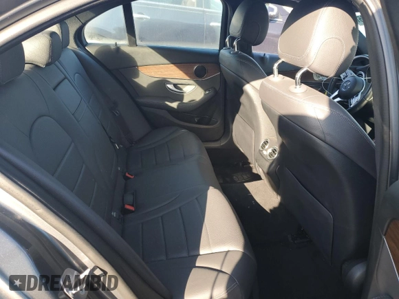 2019 Mercedes-Benz C 300 z VIN 55SWF8EB3KU293252, wystawiony jako Copart lot #53139195 z przebiegiem 63 932 mil mil oraz Czysty tytuł • Clean title. Historia ofert i sprzedaży dostępna na DreamBid. Obrazek 10.