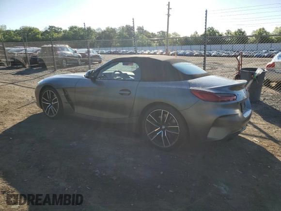 2020 BMW Z4 sDriveM40i z VIN WBAHF9C00LWW76934, wystawiony jako Copart lot #55810755 z przebiegiem 52 230 mil mil oraz Szkody całkowita. Historia ofert i sprzedaży dostępna na DreamBid. Obrazek 2.