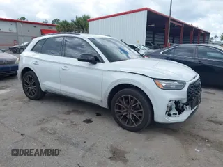 2023 Audi SQ5 Premium Plus z VIN WA1B4AFY9P2110182, wystawiony jako IAAI lot #41559479 z przebiegiem 24 221 mil mil oraz . Historia ofert i sprzedaży dostępna na DreamBid. Obrazek 1.