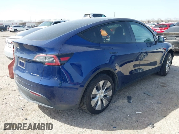 2024 Tesla Model Y Long Range with VIN 7SAYGDEE4RA247417, listed as a IAAI auction lot 41735632 with 30,062 mi miles. Bid and sale history available at carsss.com. Image 4.