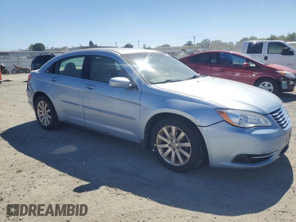 2012 Chrysler 200 Touring z VIN 1C3CCBBG0CN316617, wystawiony jako Copart lot #61437545 z przebiegiem 107 552 mil mil oraz Czysty tytuł • Clean title. Historia ofert i sprzedaży dostępna na DreamBid. Obrazek 4.