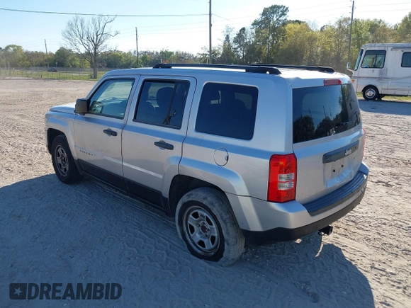 2011 Jeep Patriot Latitude with VIN 1J4NT1GA3BD220000, listed as a IAAI auction lot 41703041 with 138,945 mi miles. Bid and sale history available at carsss.com. Image 3.