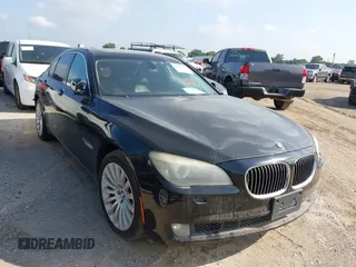 2012 BMW 7 Series 750i z VIN WBAKA8C59CCY37728, wystawiony jako IAAI lot #42300722 z przebiegiem 86 208 mil mil oraz . Historia ofert i sprzedaży dostępna na DreamBid. Obrazek 1.
