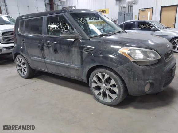 2013 Kia Soul + with VIN KNDJT2A62D7751897, listed as a IAAI auction lot 41822370 with 164,563 mi miles. Bid and sale history available at carsss.com. Image 1.